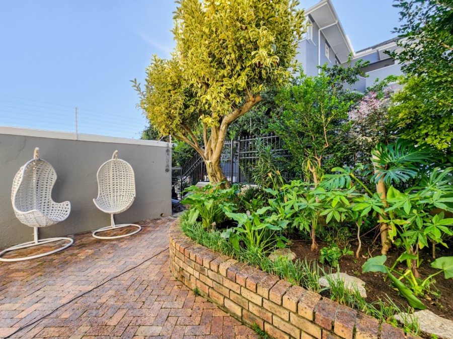 2 Bedroom Property for Sale in Sea Point Western Cape